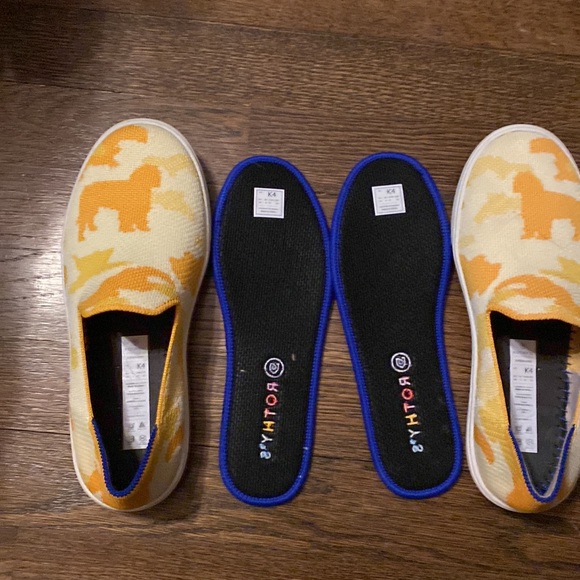Kids size 4 Rothy’s with yellow dog print - Picture 3 of 4